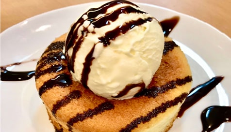 ホットケーキ 選べる3種のソースとバニラアイス付きの画像